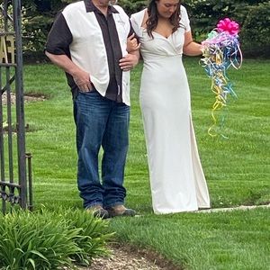 Lulus rehearsal dinner/ bridal shower dress. Only worn once. Shortened for 5’1